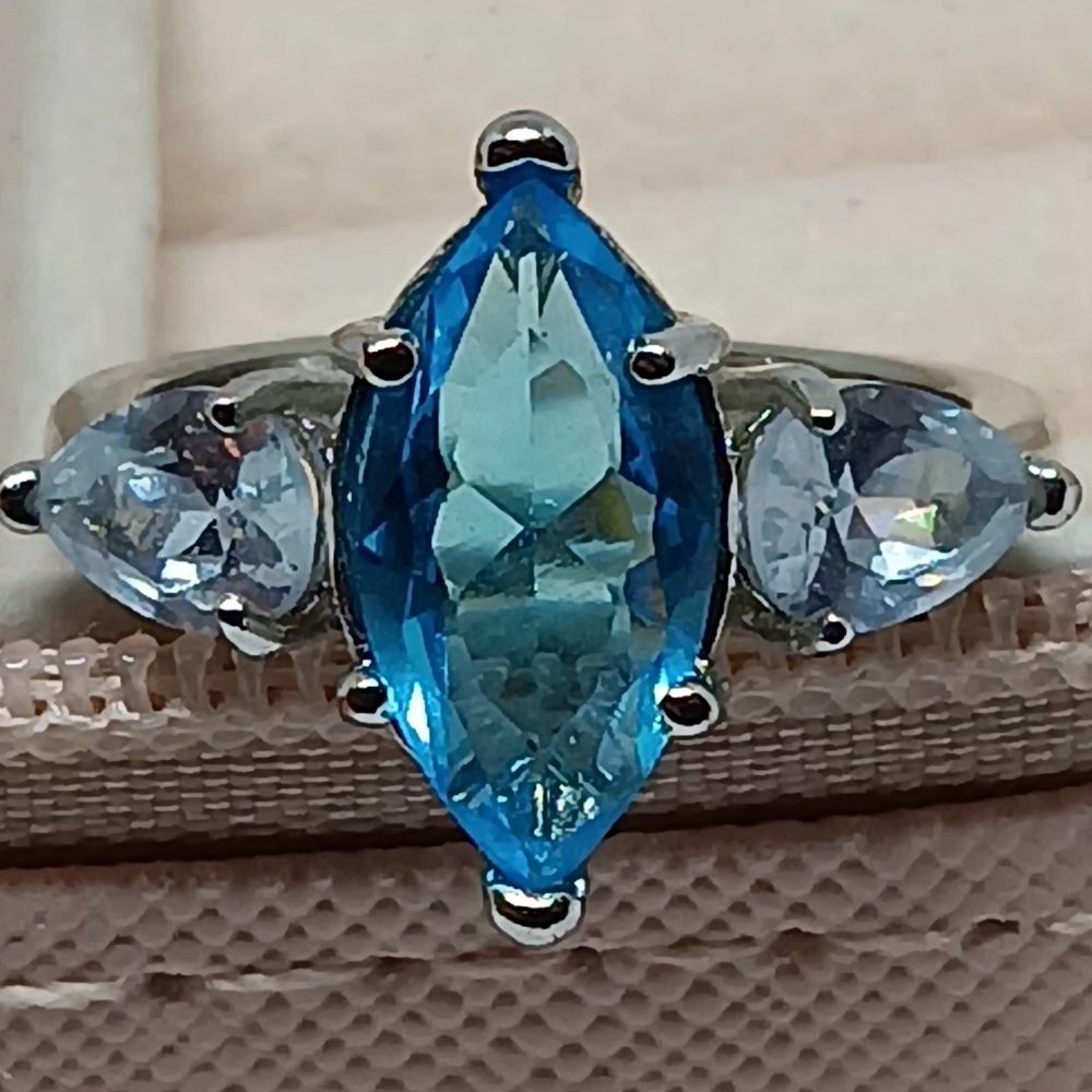 Fashion Blue and Silver Toned Marquis Style Ring.